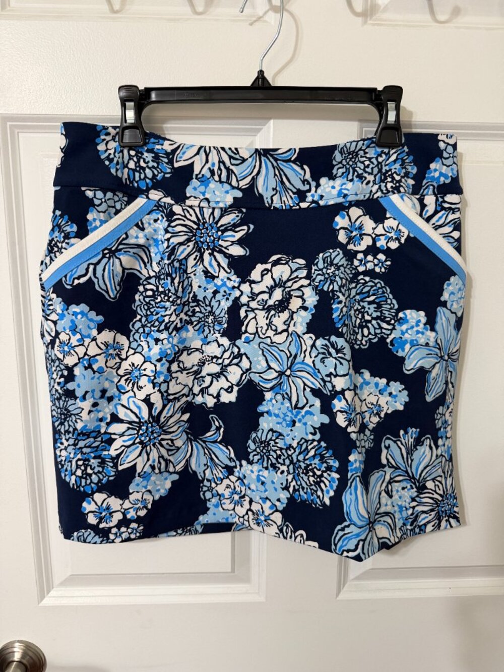Bright and sporty Lilly Pulitzer Luxletic skort in a beautiful blue, navy and wh - Picture 2 of 6